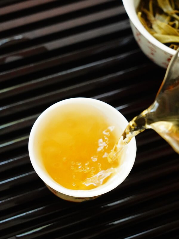 2015 Yunnan Yiwu Guafengzhai Pu-erh Raw Tea - Image 3