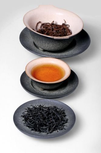 zhengshanxiaozhong-black-tea-dry-leaves.jpg - A TEA STORY zhengshanxiaozhong-brewing-guide
